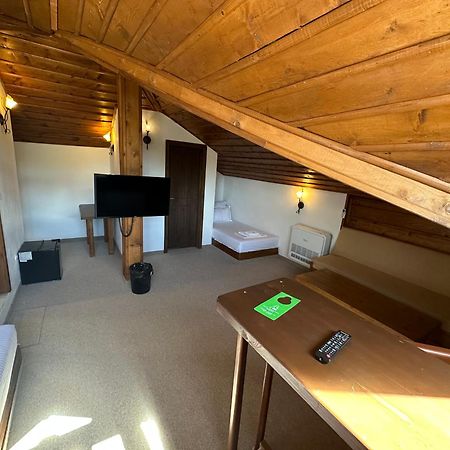 Hotel Leshten Extérieur photo