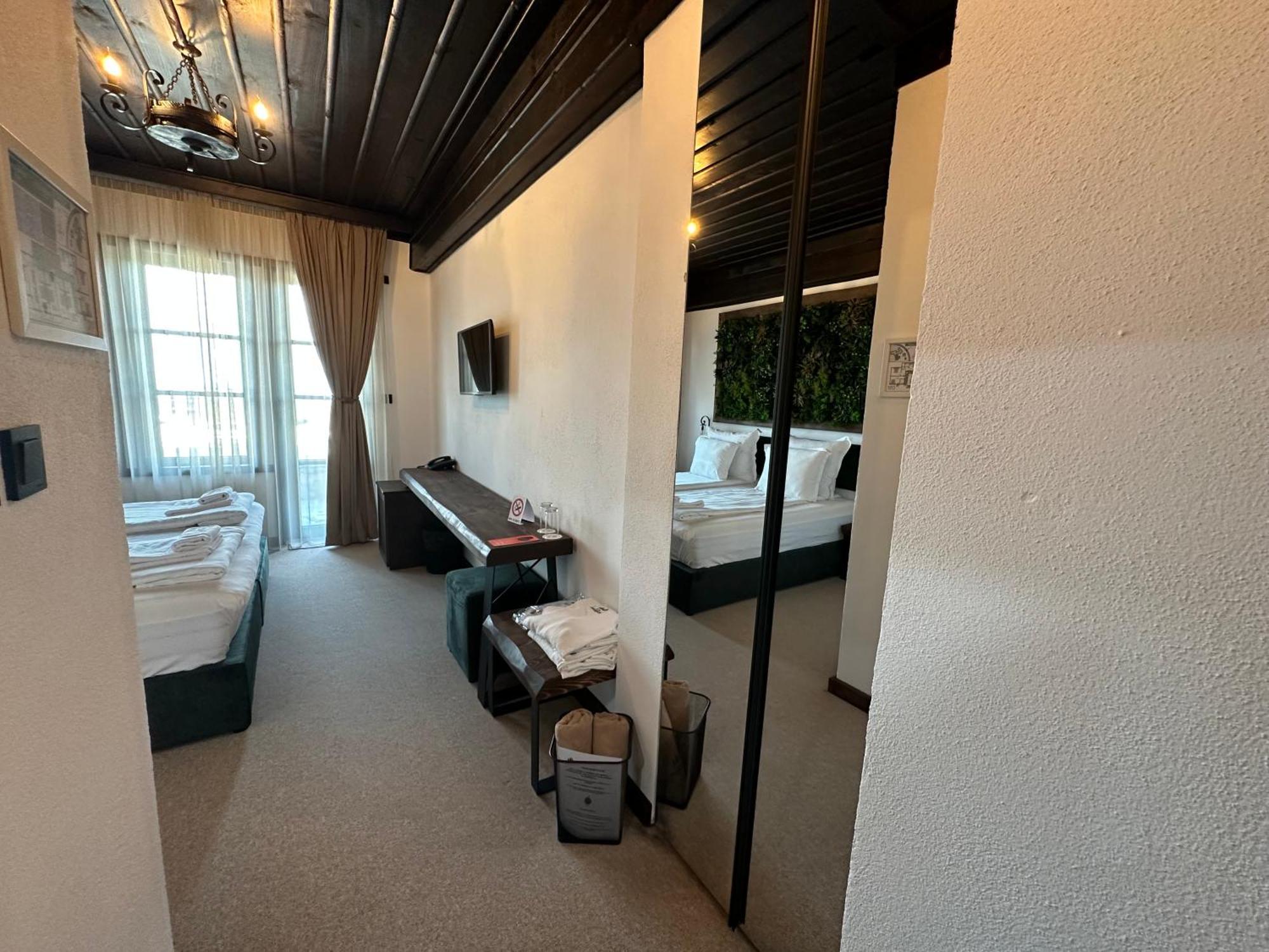 Hotel Leshten Extérieur photo