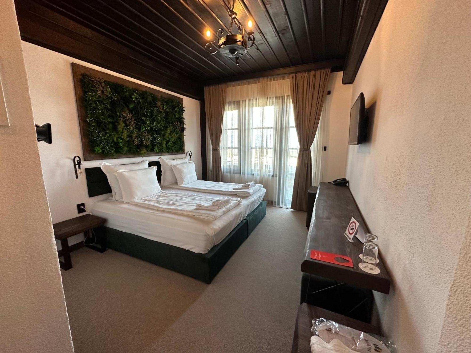 Hotel Leshten Extérieur photo
