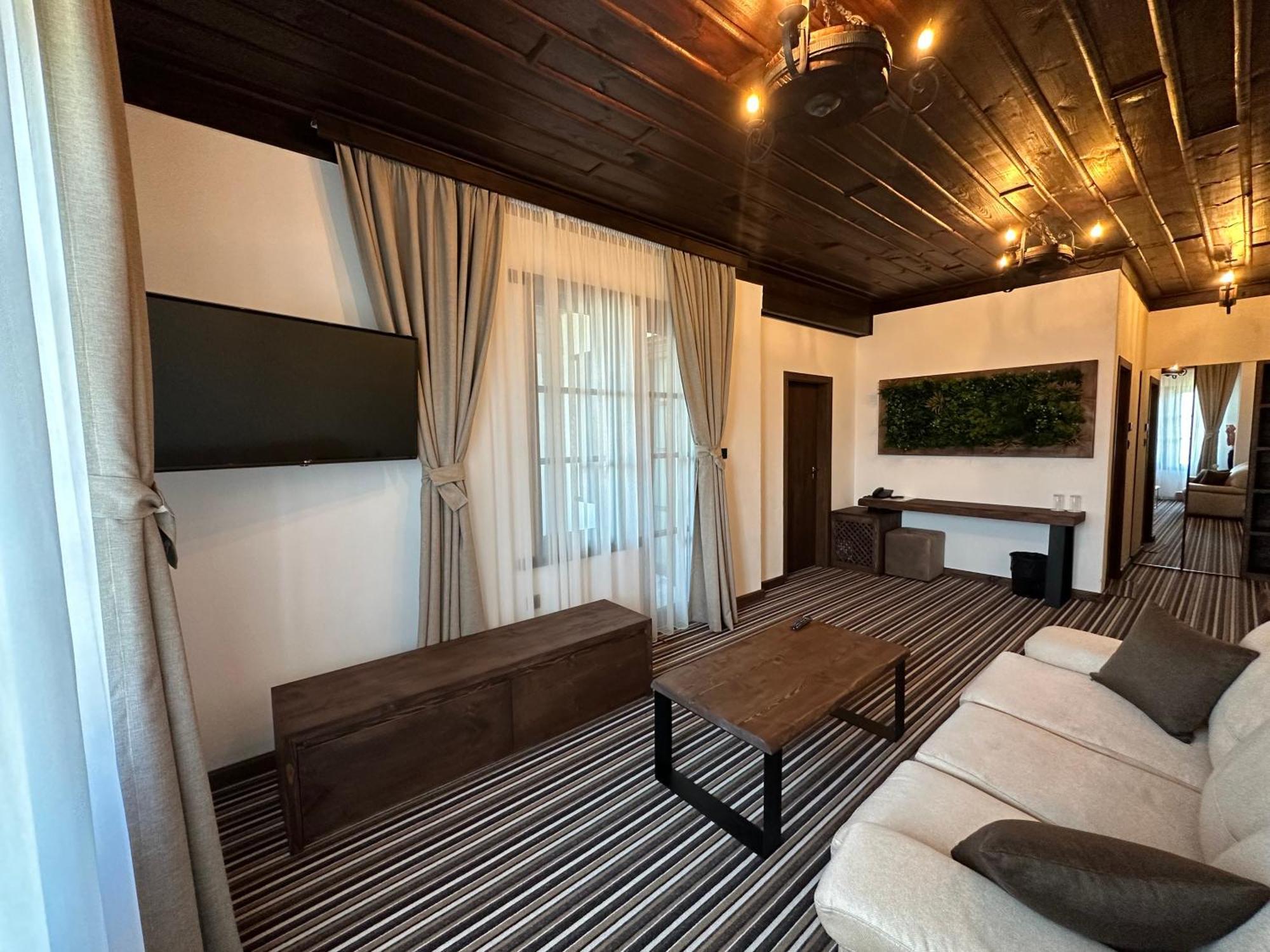 Hotel Leshten Extérieur photo