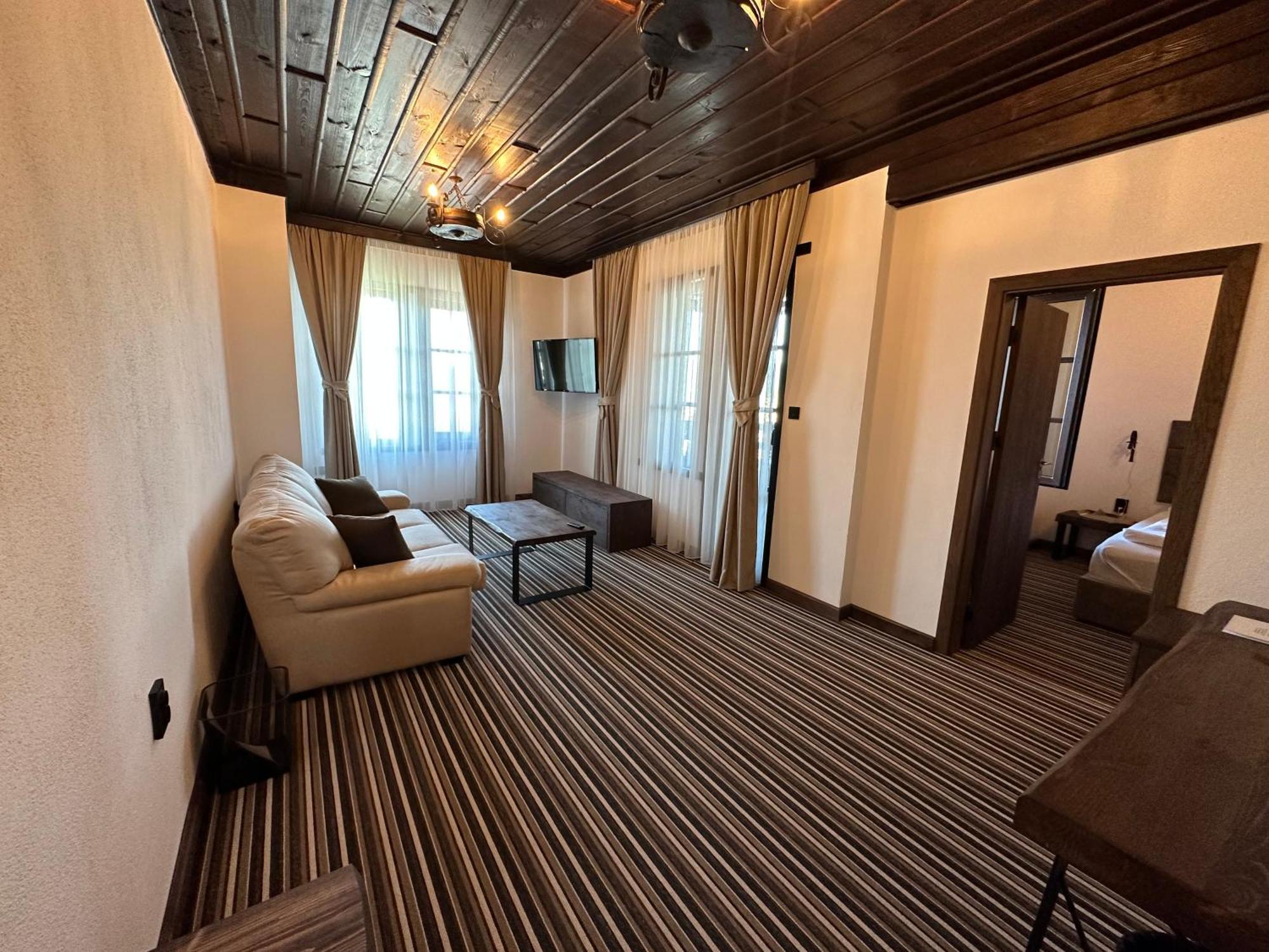Hotel Leshten Extérieur photo