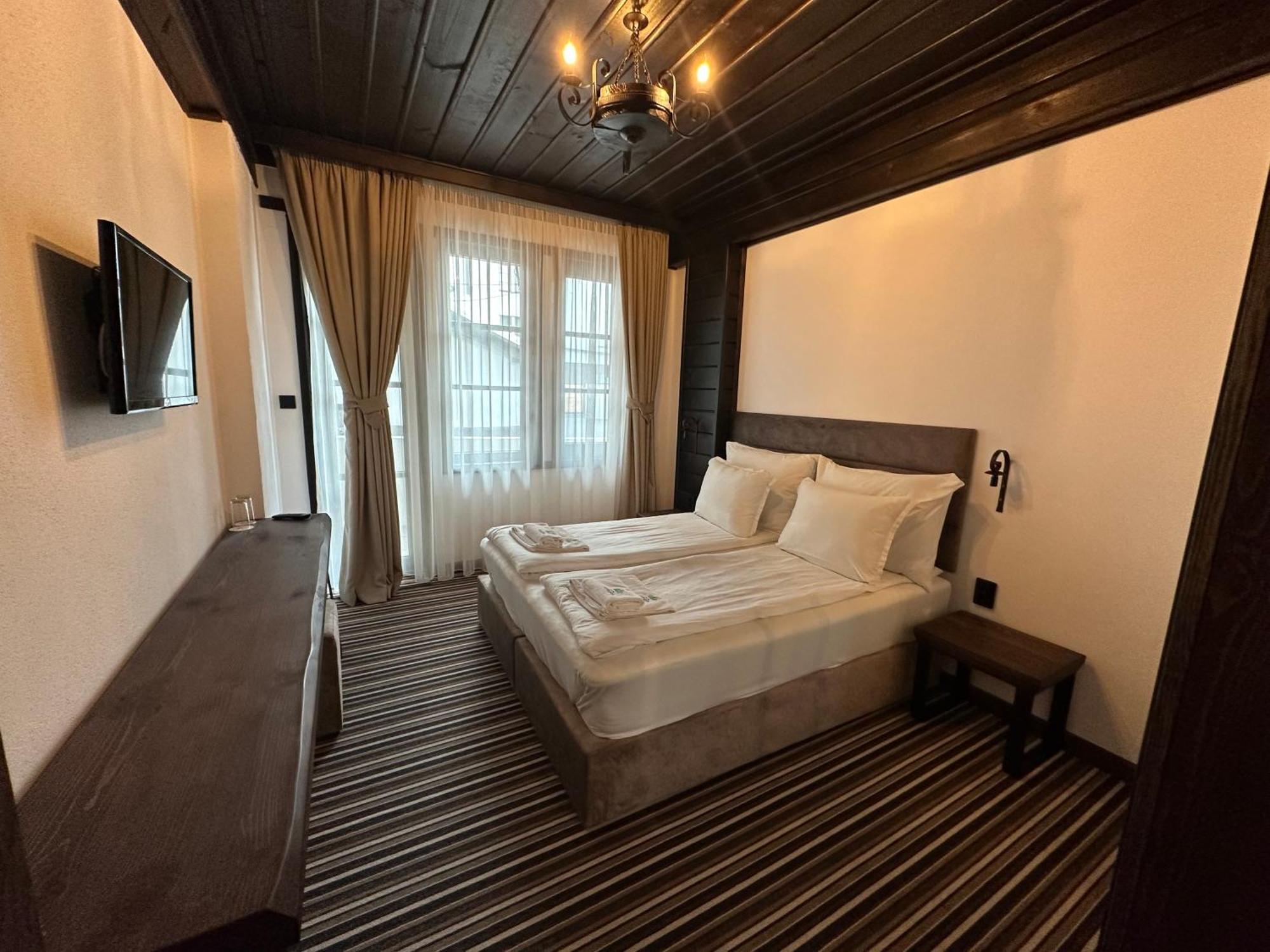 Hotel Leshten Extérieur photo