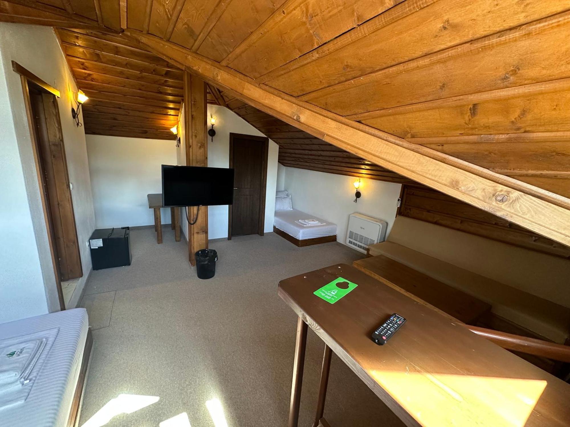 Hotel Leshten Extérieur photo