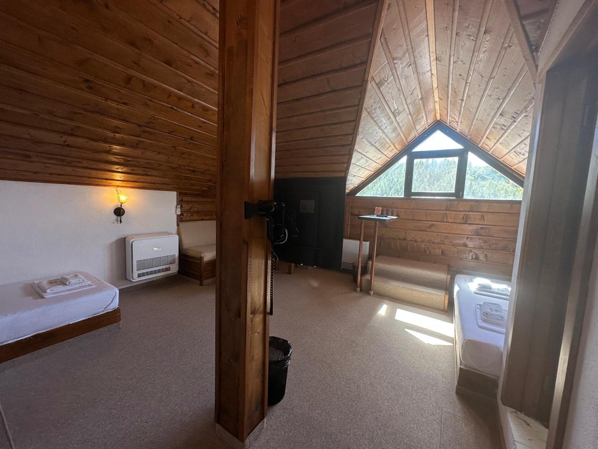 Hotel Leshten Extérieur photo