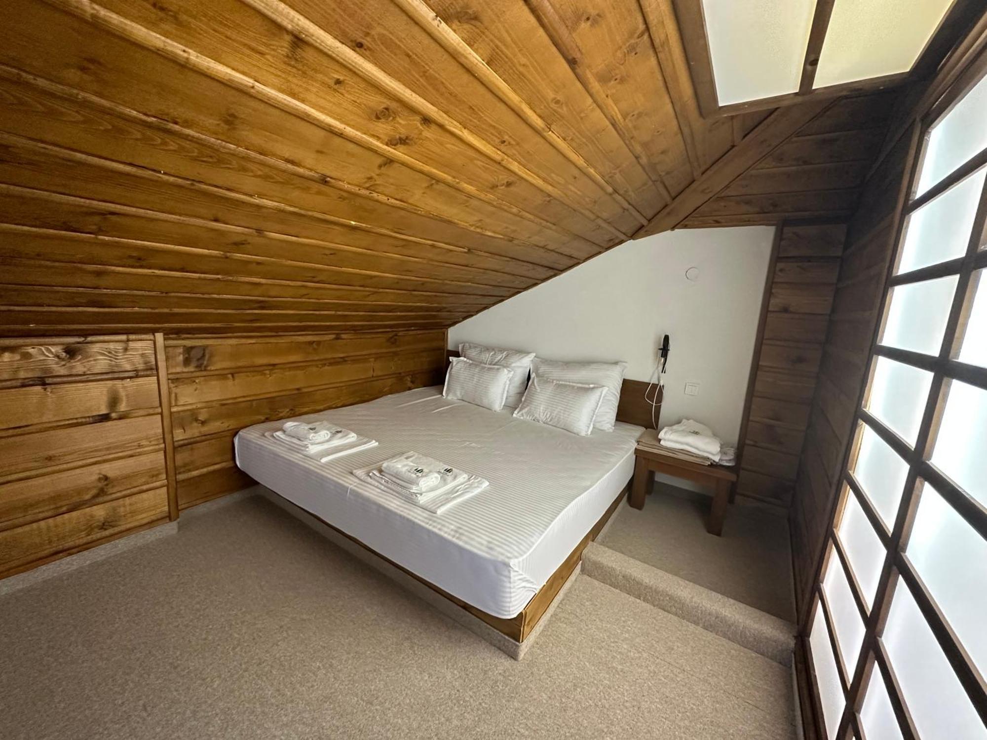 Hotel Leshten Extérieur photo